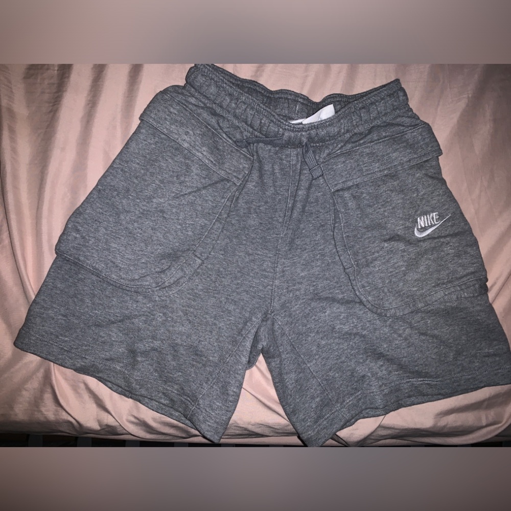 (2) Boys Nike Shorts - Picture 3 of 4